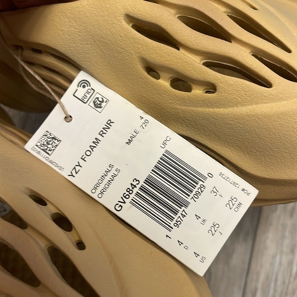 NWT Yeezy Foam Runner Desert Sand - Picture 4 of 7